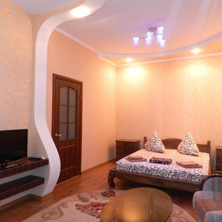 1-Room Luxury Apartment On Sobornyi Avenue 174-А, By Grandhome. Center Zaporizhia Exterior photo